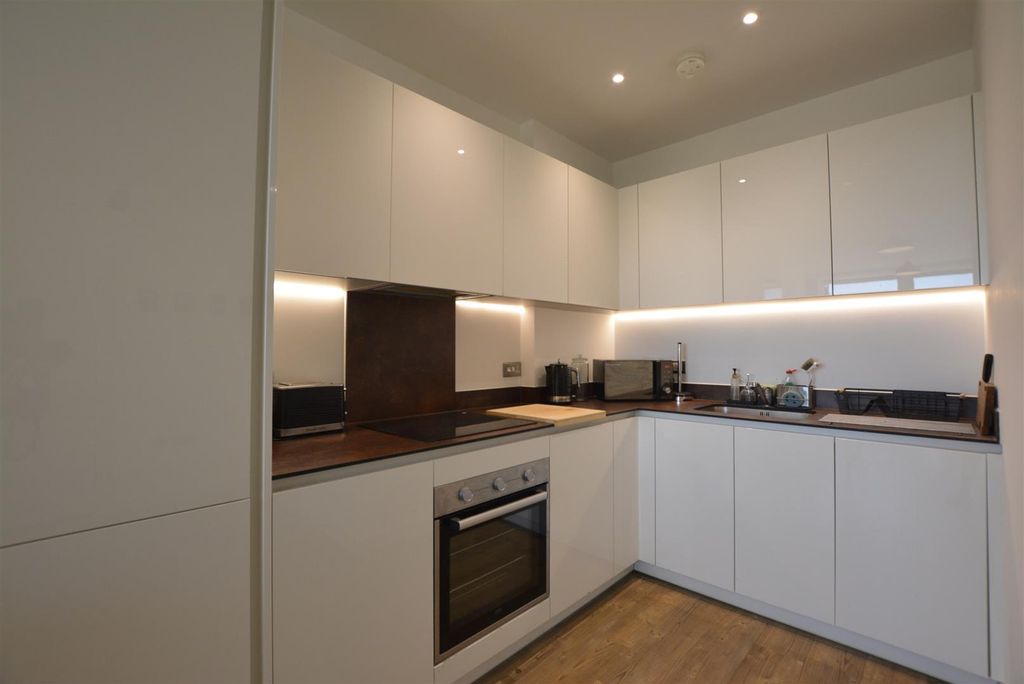 Property photo 3 of 11 Kitchen.Jpg