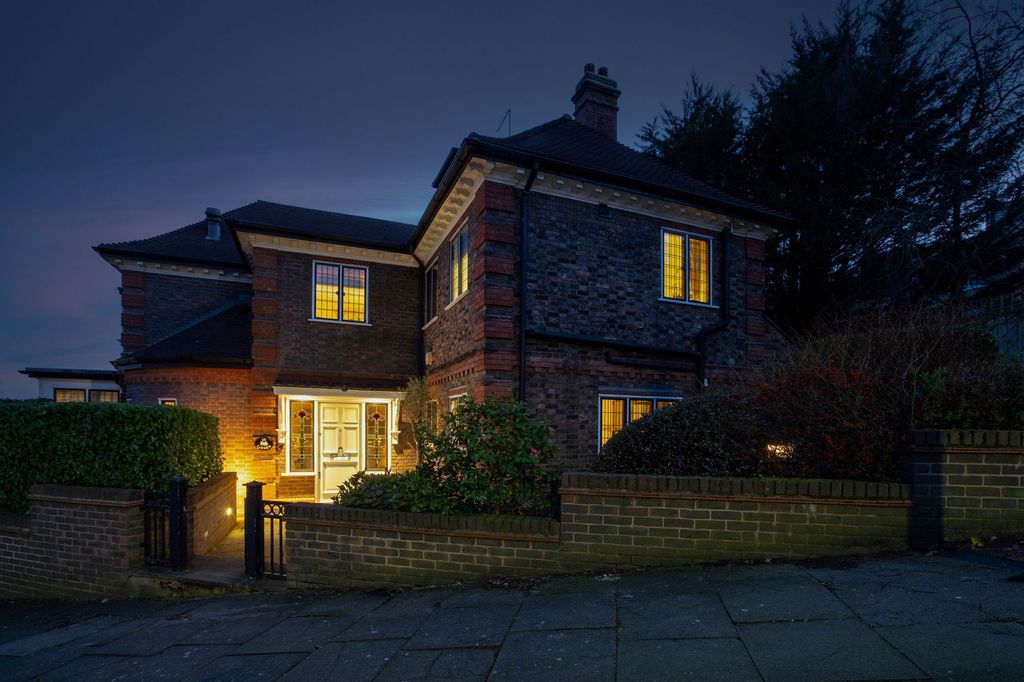 Property photo 2 of 24