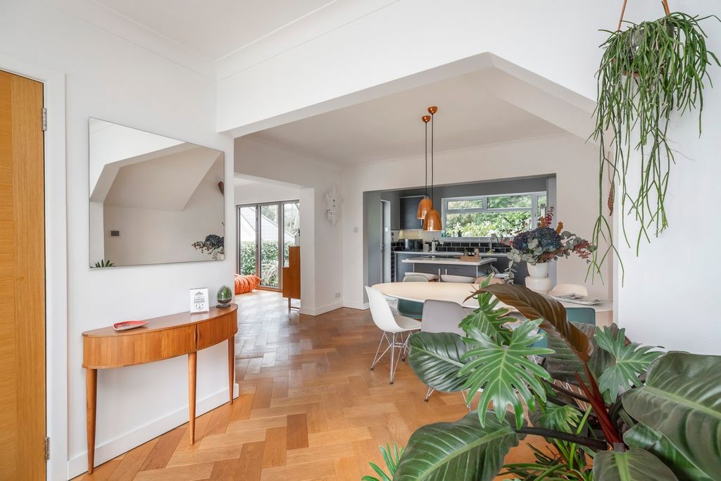 Property photo 3 of 40