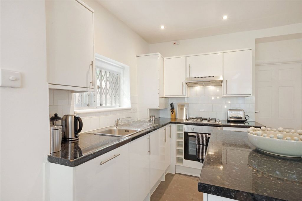 Property photo 2 of 15 Picture No. 27