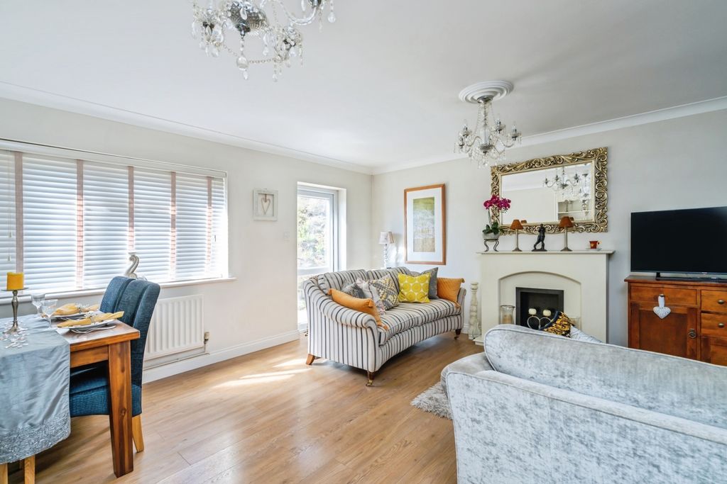 Property photo 3 of 15 Pbox-Img.Jpg