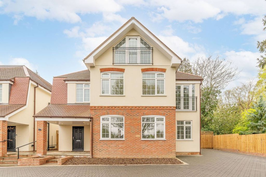 Property photo 2 of 20