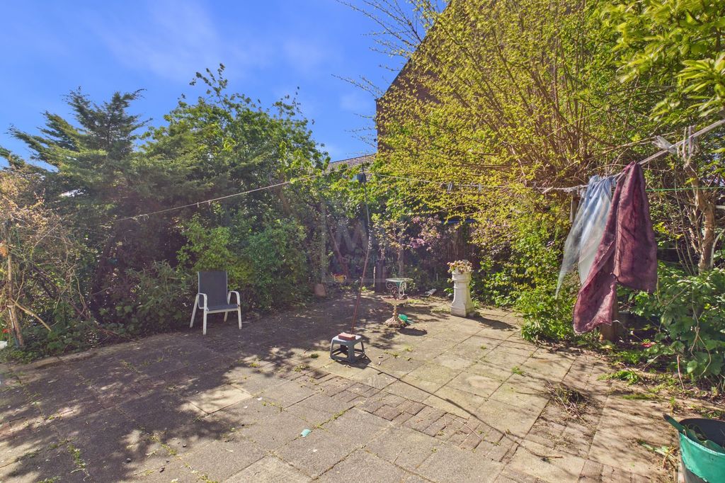 Property photo 3 of 20 Garden