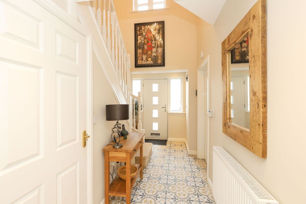 Property photo 2 of 29