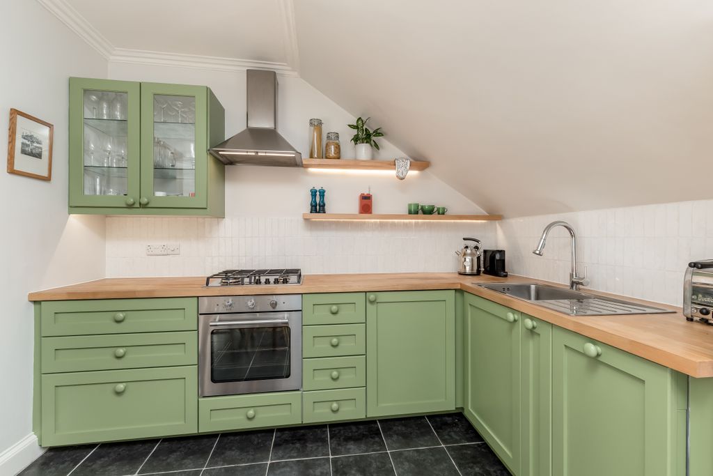 Additional image 9 of 4 bed flat for sale18/5 Leopold Place, Hillside, Edinburgh EH7