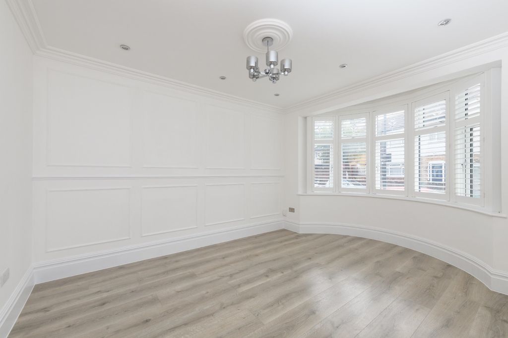 Property photo 3 of 23 5537653