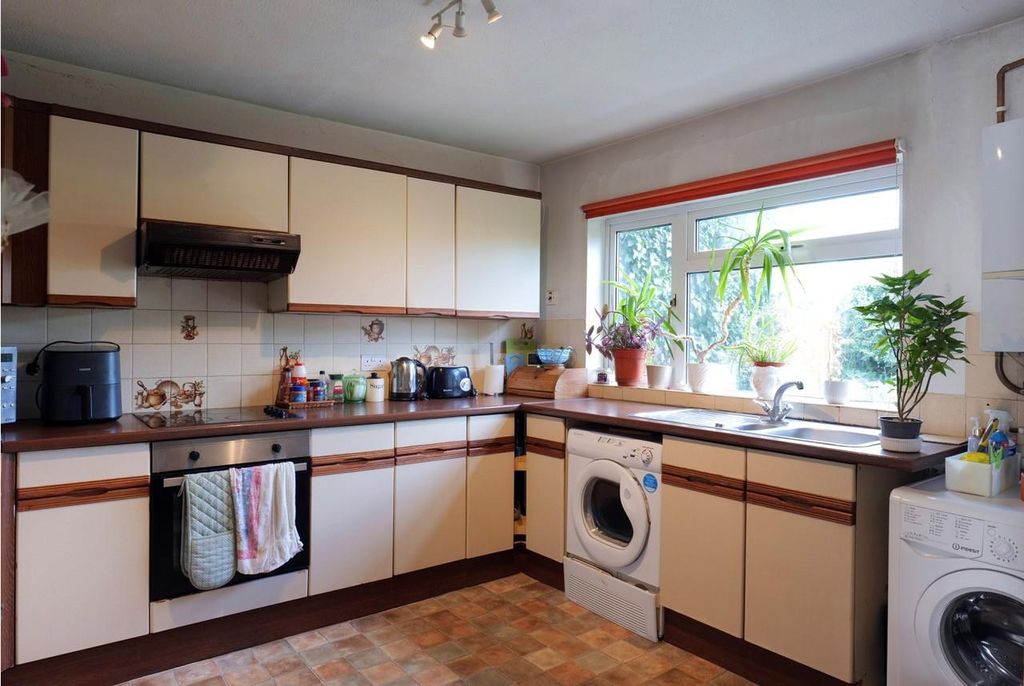 Property photo 3 of 14 Kitchen