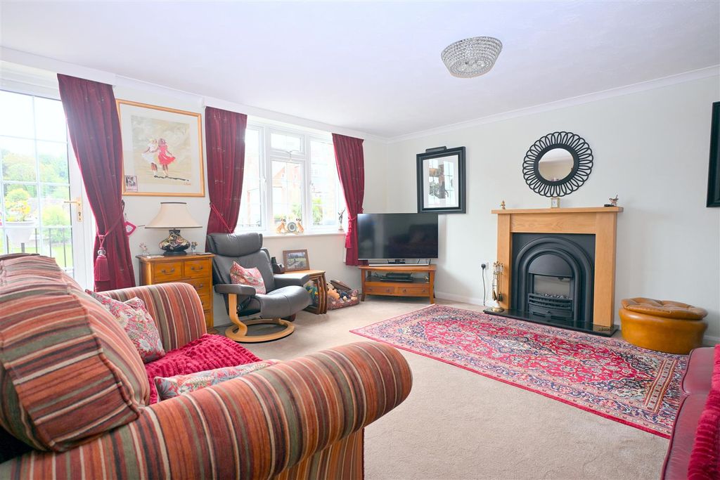 Property photo 3 of 16 Sitting Room