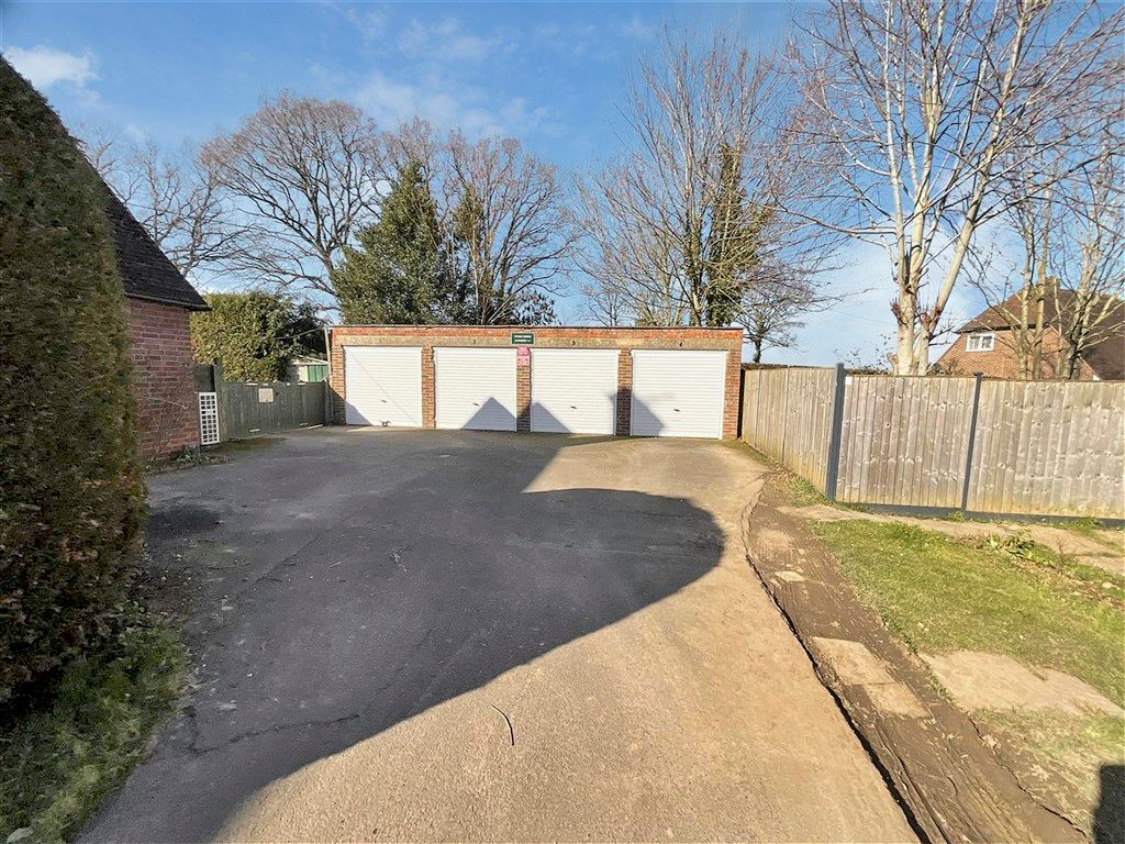 Property photo 1 of 4 Garage Block