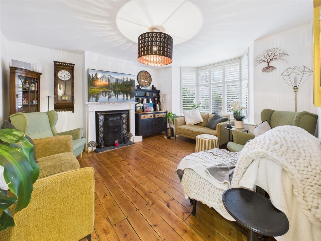 Property photo 3 of 17 Cam05510G0-Pr0112-Still001.Jpg