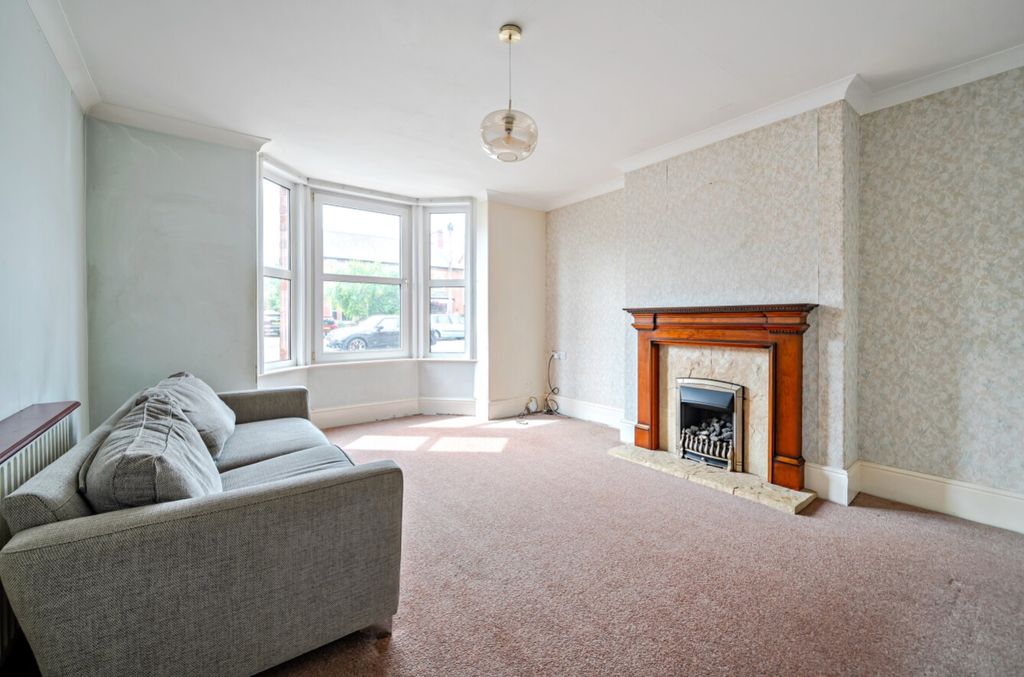 Property photo 2 of 28 1469560-6-6A2Fc960d2145