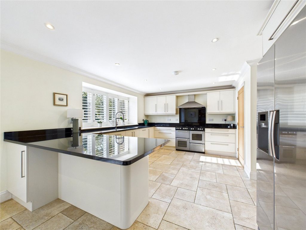 Property photo 3 of 17 Picture No. 11