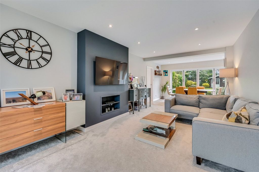 Property photo 3 of 15 Sitting Room