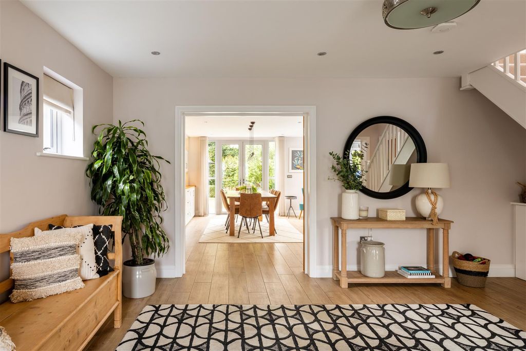 Property photo 1 of 31