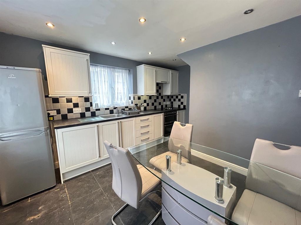 Property photo 3 of 7 3.Jpg