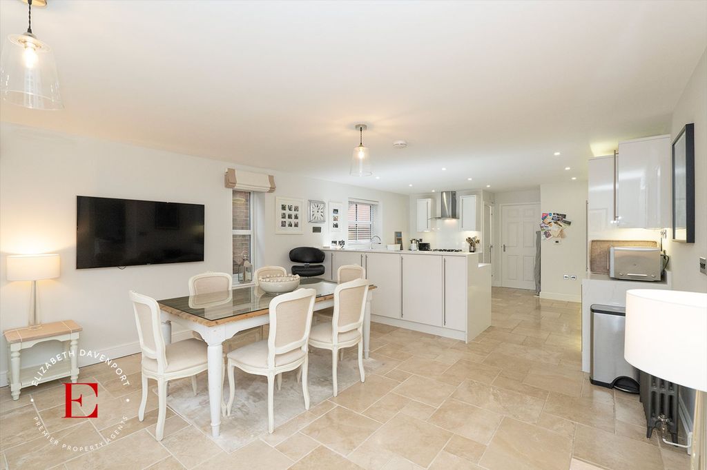 Property photo 3 of 28