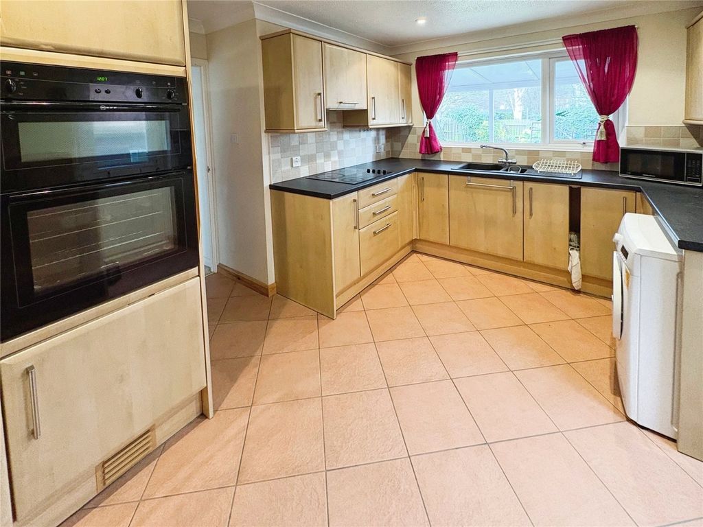 Property photo 3 of 7 Kitchen