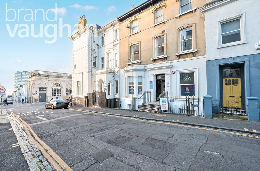 Property photo 3 of 11 External