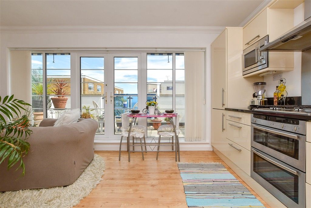 Property photo 3 of 10 Kitchen/Dining Room