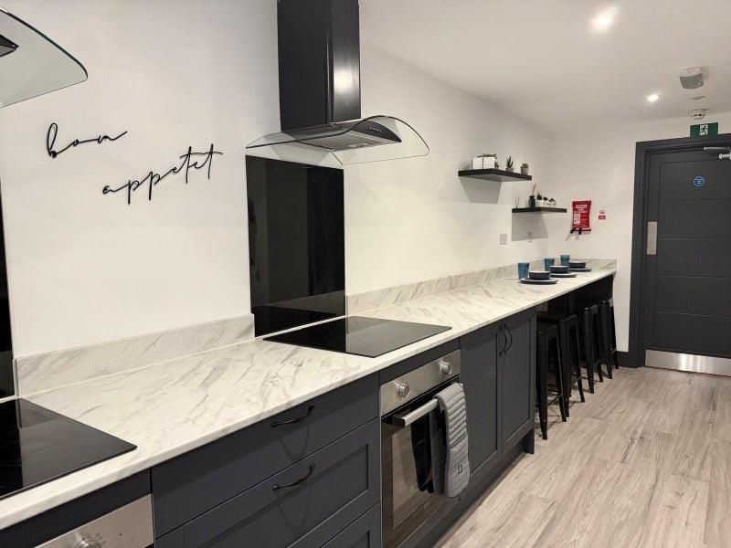Property photo 2 of 7 Aut0D_Nyoe6Kiydivl_5Sg.Jpg
