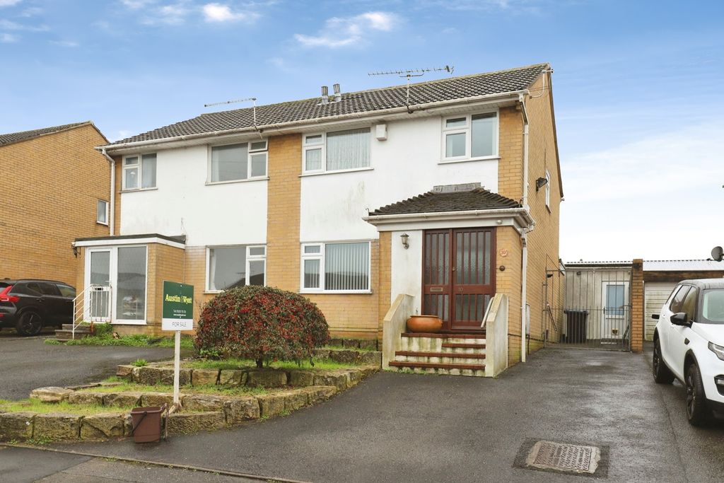 Property photo 1 of 18 Front