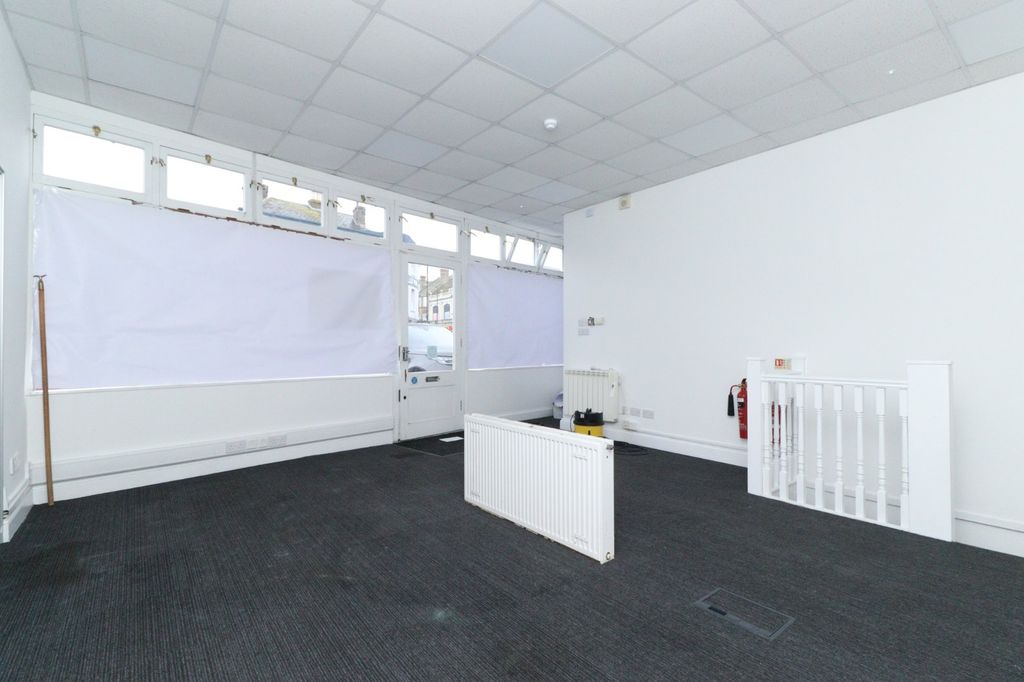 Property photo 2 of 9 Picture No. 12