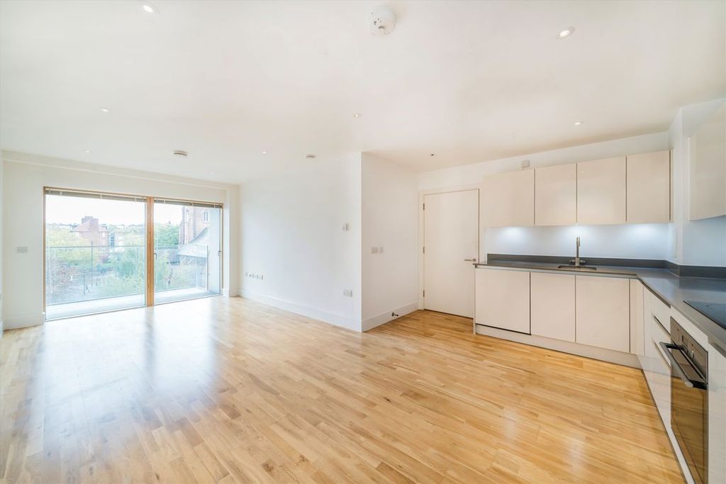 Property photo 2 of 8