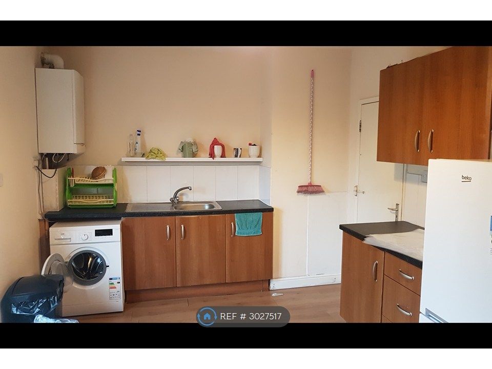 Property photo 3 of 14 Kitchen