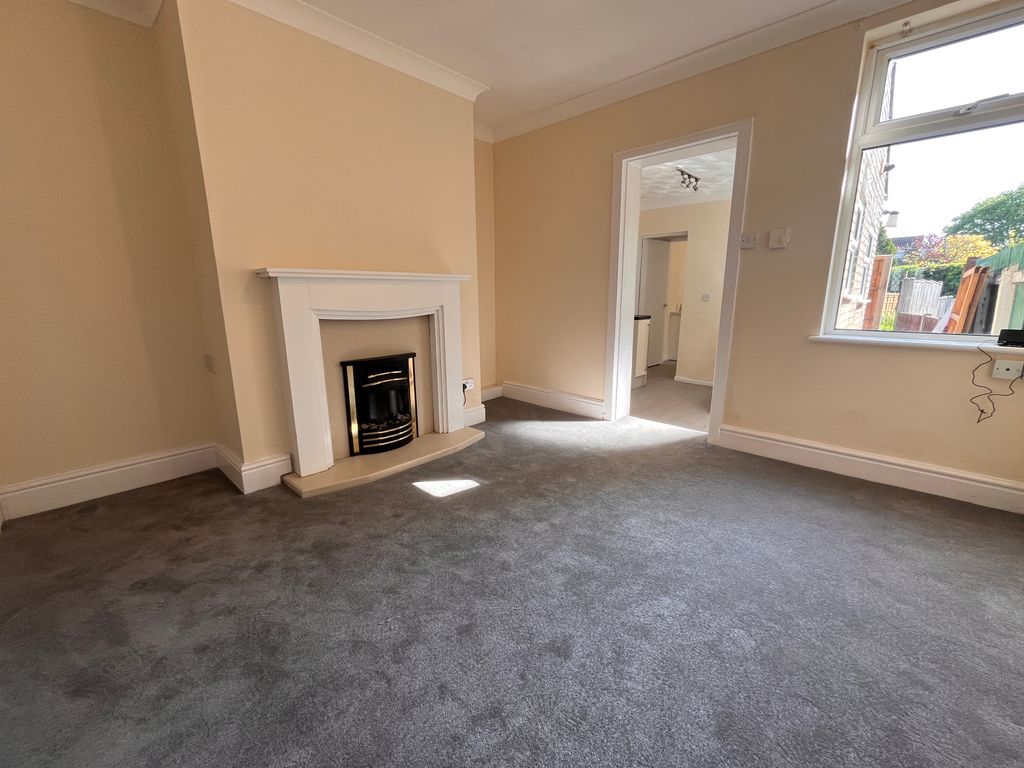 Property photo 3 of 10 Dining Room