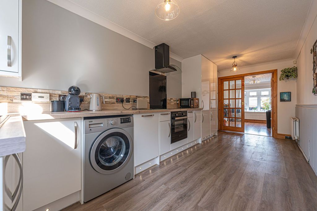 Property photo 2 of 34