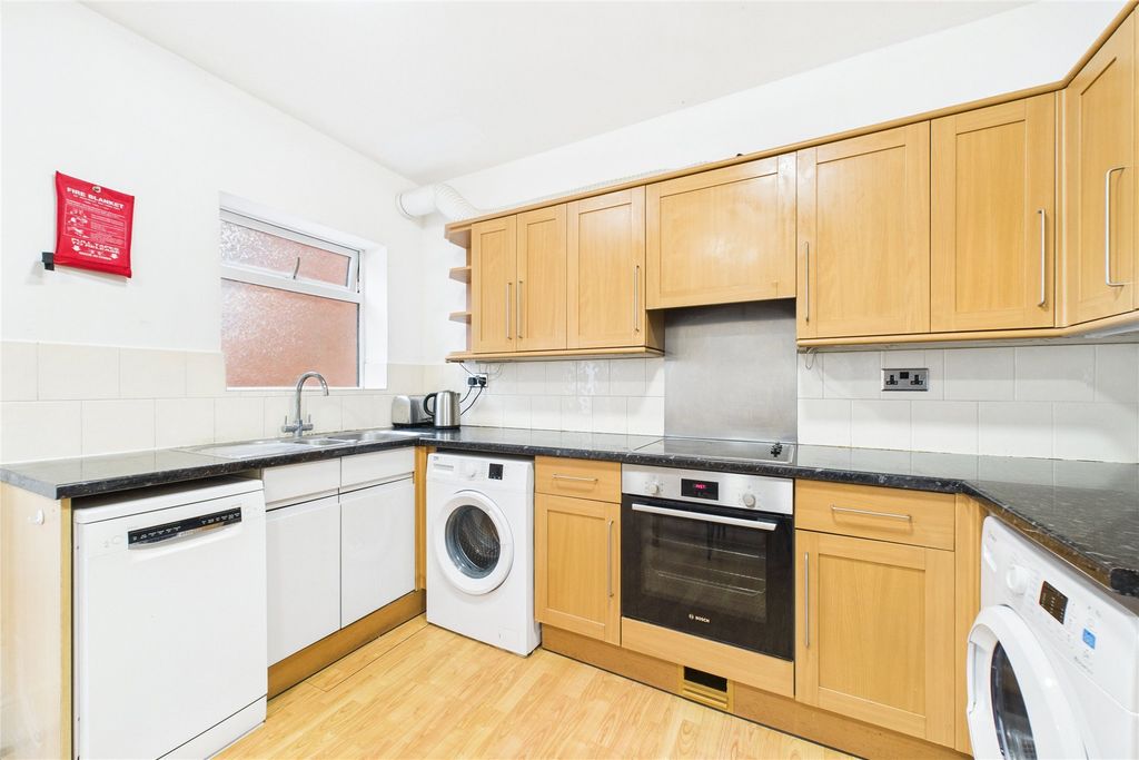 Property photo 3 of 12 Picture No. 10