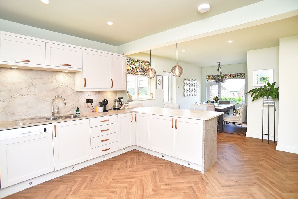 Property photo 2 of 24