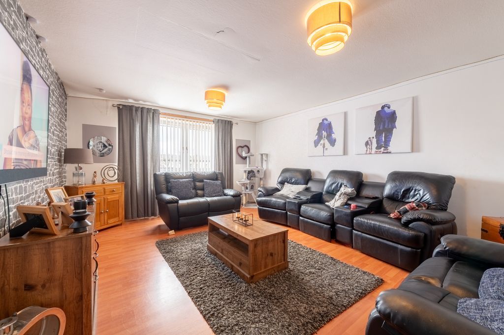 Property photo 2 of 37