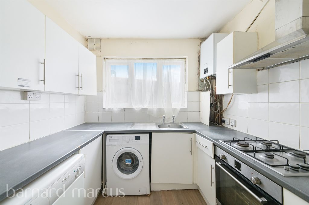 Property photo 2 of 9 Kitchen