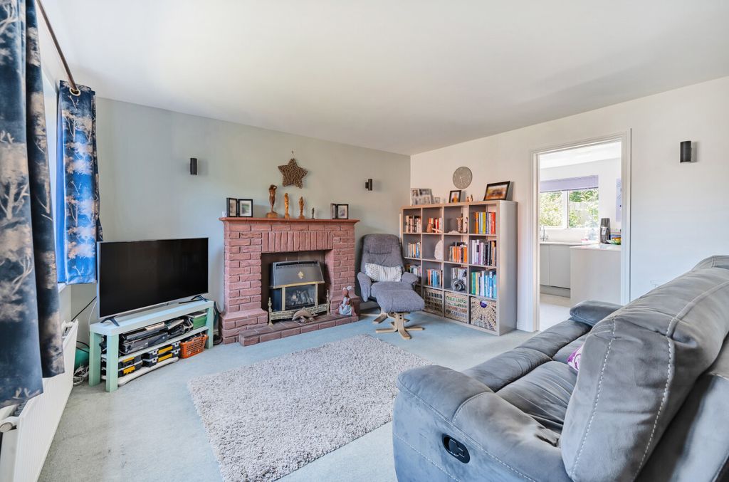 Property photo 3 of 22 1320524-14-686Fca...