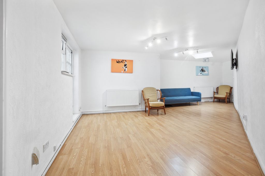 Property photo 2 of 10 1703202516_Ptime_88B Belsize Lane _Nw3 5Be_001