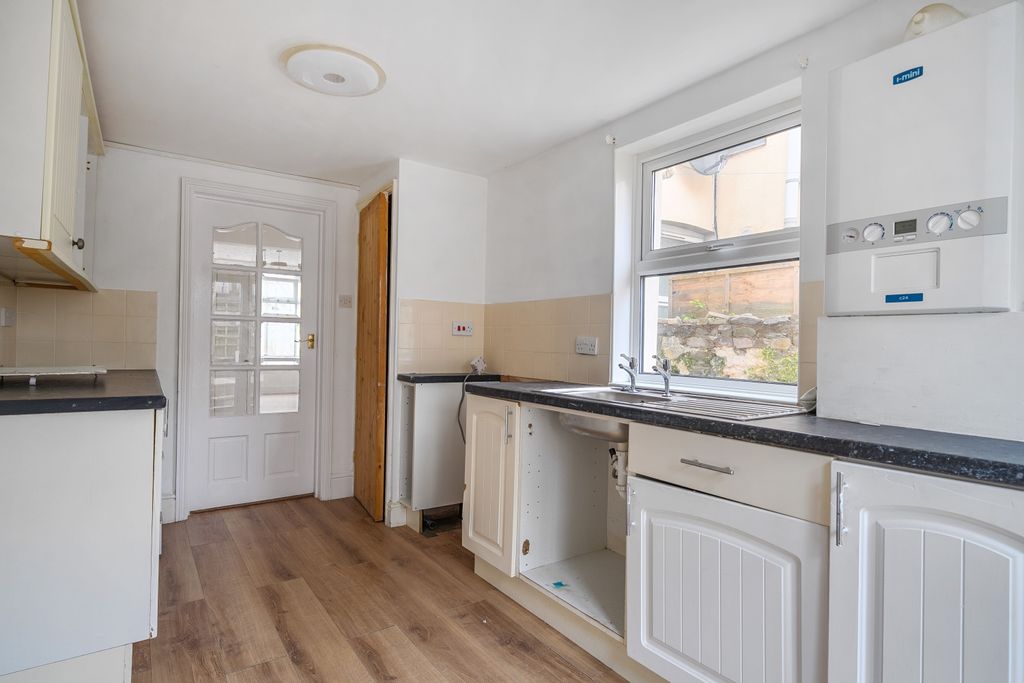 Property photo 3 of 20 1466094-20-6A0De04E72A06