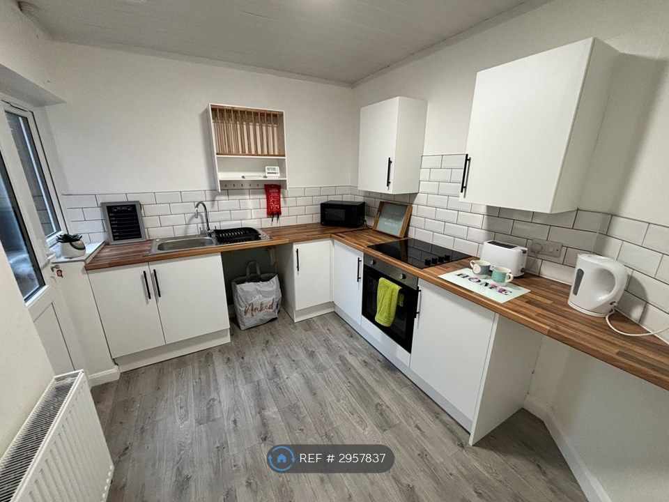 Property photo 1 of 18 Kitchen