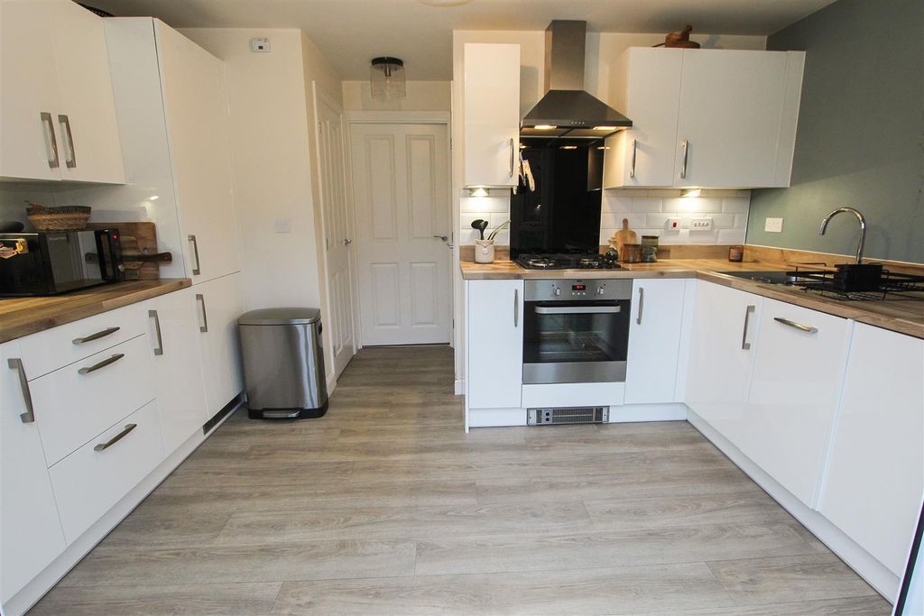 Property photo 3 of 19 Kitchen/Diner