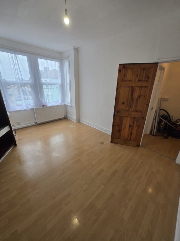 Property photo 3 of 8 Gallery