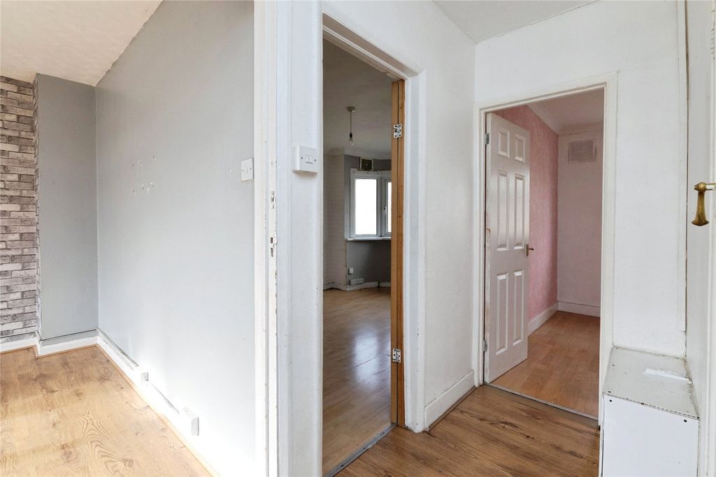 Property photo 2 of 17 Picture No. 16