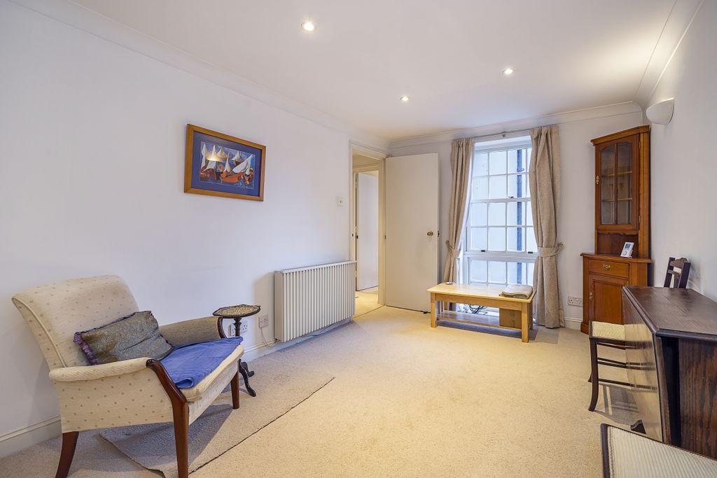 Property photo 2 of 13 Denbigh-Street-010
