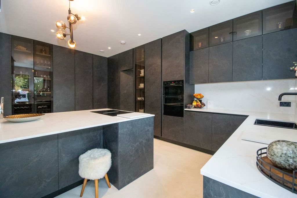 Property photo 3 of 26