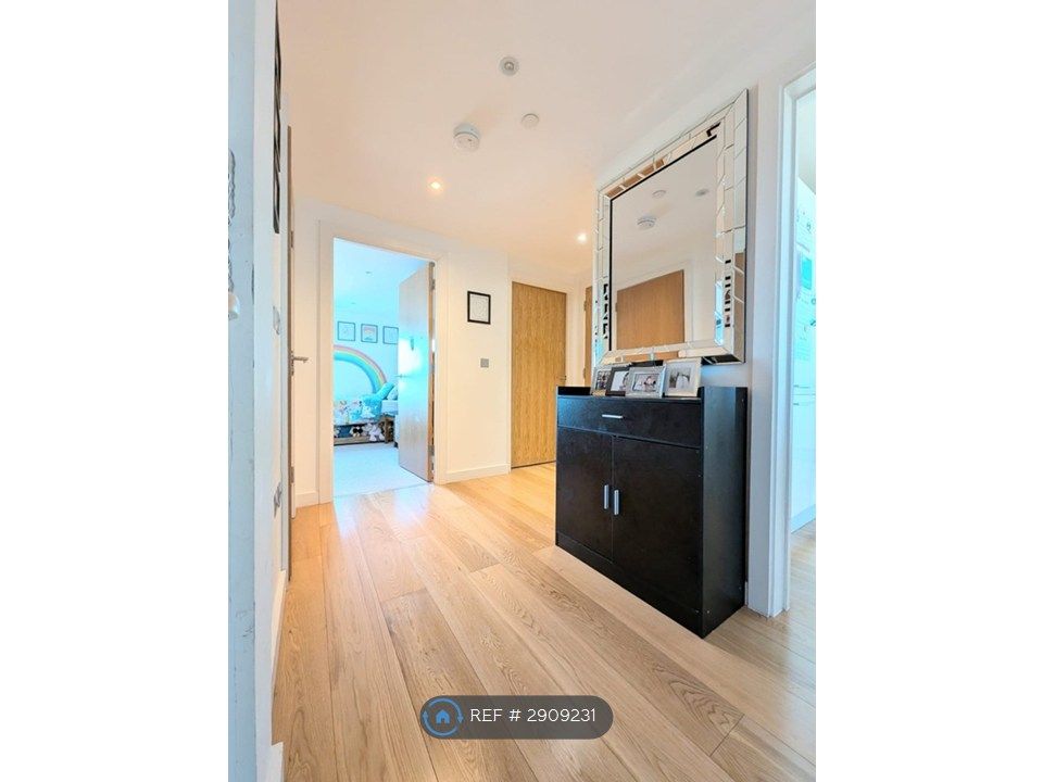 Property photo 1 of 21 Entrance Hallway