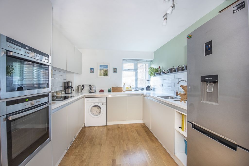 Property photo 1 of 11 2