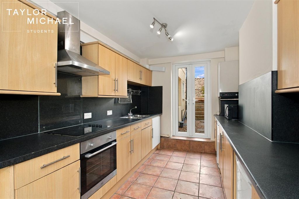 Property photo 1 of 25 Kitchen