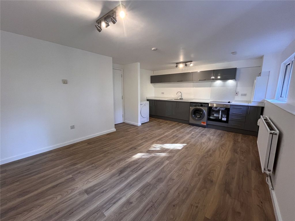 Property photo 1 of 8 Kithen / Lounge