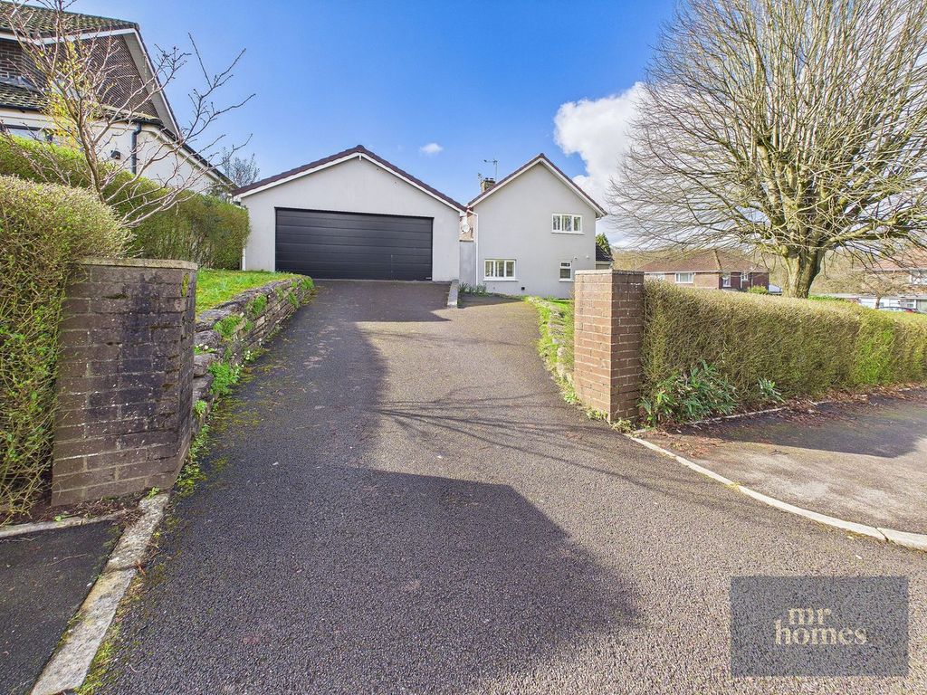 Property photo 3 of 43