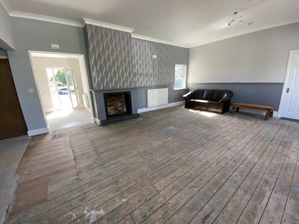 Property photo 3 of 26 Larger Reception Area: