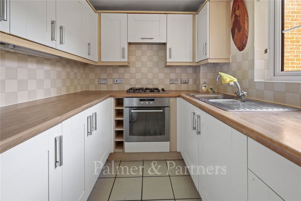 Property photo 2 of 16 Picture No. 15